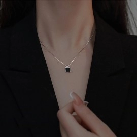 Fashion Statement Black Square Pendant Necklace for Women Silver Plated Sweater Clavicle Chain Necklace Party Luxury JewelryGift